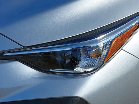 Certified 2025 Subaru Crosstrek 2.0i Premium image 28