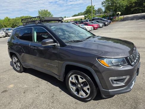 Used 2017 Jeep Compass Limited AWD/4WD image 3