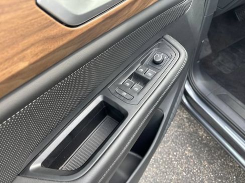 Certified 2025 Volkswagen Atlas SE AWD/4WD image 13