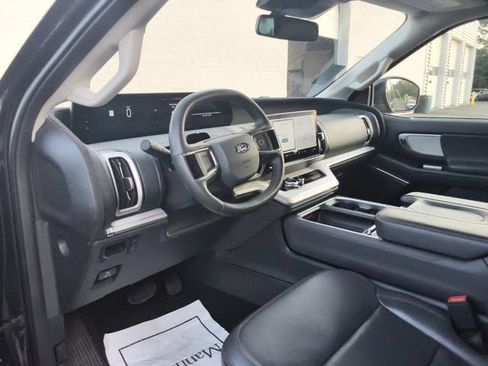Used 2025 Ford Expedition Active RWD image 30