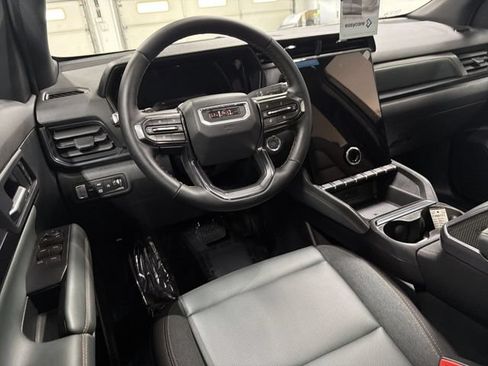 New 2026 GMC Terrain AT4 w/ LPO, Black Badging Package AWD/4WD image 18