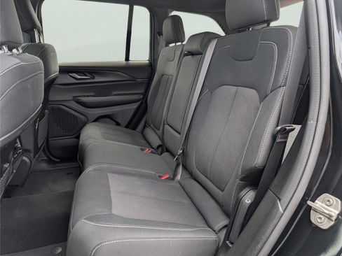 Used 2024 Jeep Grand Cherokee Laredo w/ Luxury Tech Group I RWD image 31
