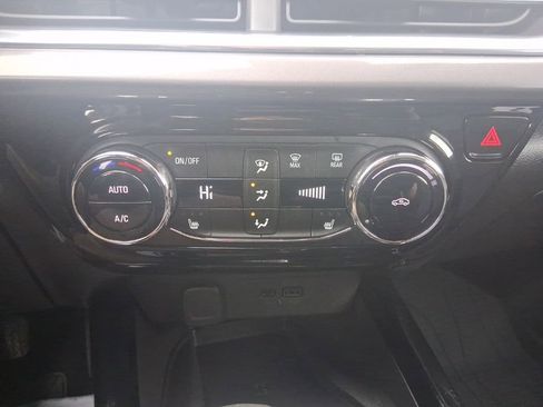 Used 2024 Chevrolet Trax ACTIV w/ Sunroof Package image 24