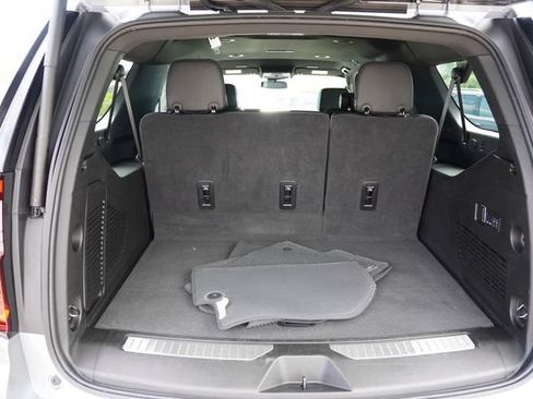 Used 2025 GMC Yukon XL Denali AWD/4WD image 23