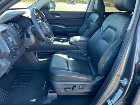 Used 2022 Nissan Pathfinder SL w/ Cargo Package FWD image 6
