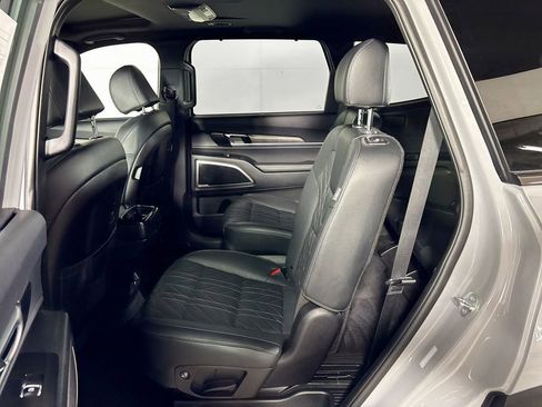 Used 2025 Kia Telluride AWD image 21