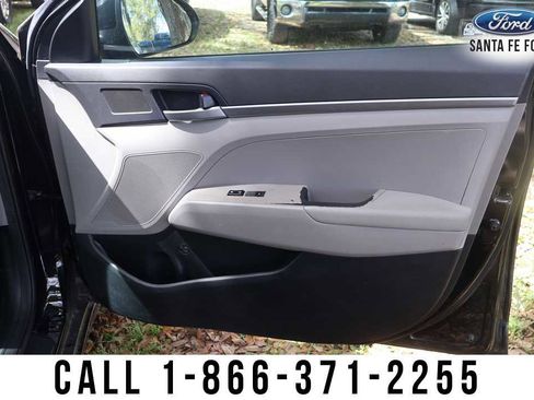 Used 2017 Hyundai Elantra SE image 15