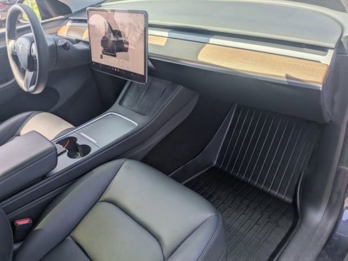 Used 2024 Tesla Model Y Long Range image 21