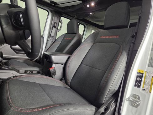 Certified 2025 Jeep Wrangler Unlimited Rubicon image 27