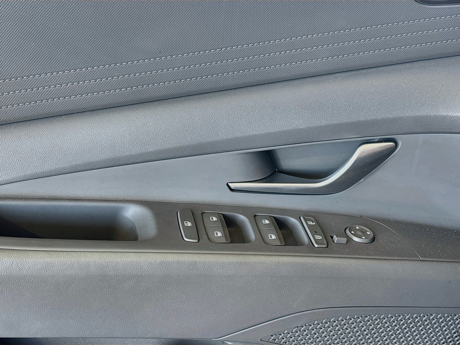 Used 2023 Hyundai Elantra SE FWD image 13