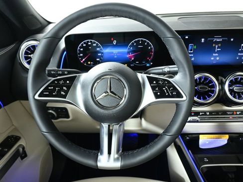 New 2026 Mercedes-Benz GLB 250 4MATIC image 17