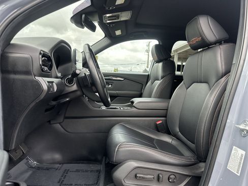 Used 2025 Honda Pilot TrailSport image 13