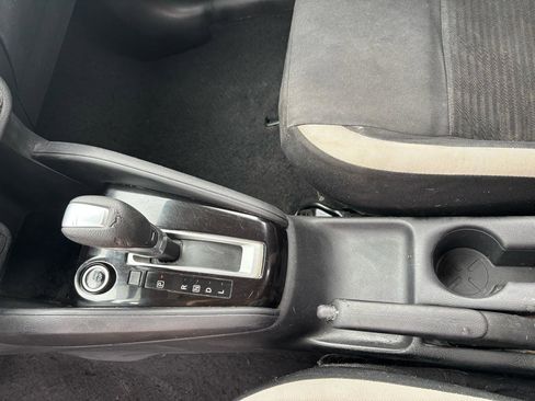 Used 2021 Nissan Versa SV image 15