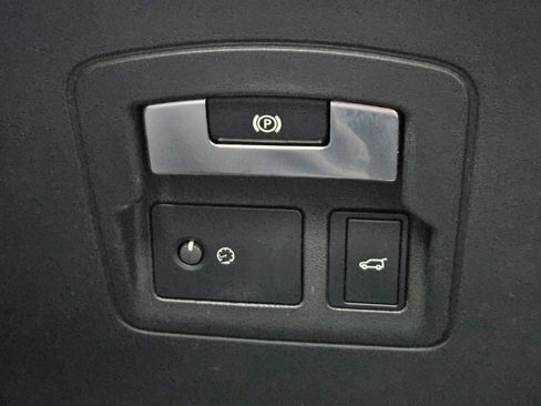 Used 2020 Land Rover Range Rover Velar R-Dynamic S image 23