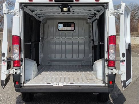 Used 2025 RAM ProMaster 2500 w/ Convenience Group FWD image 29