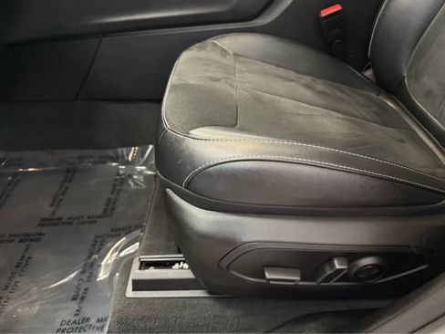 Used 2023 Jeep Grand Cherokee Altitude image 11