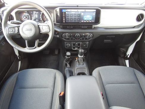 Used 2024 Jeep Wrangler Unlimited Sport AWD/4WD image 27