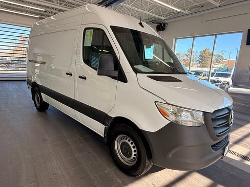 Used 2025 Mercedes-Benz Sprinter 2500 image 2