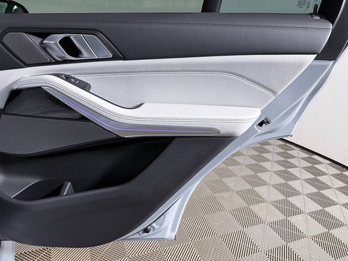 Used 2024 BMW X5 xDrive40i w/ M Sport Package image 27