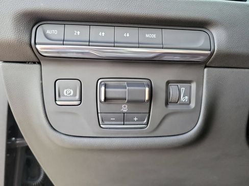 Certified 2025 Cadillac Escalade Sport AWD/4WD image 18