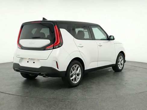 Used 2025 Kia Soul LX w/ LX Technology Package FWD image 9