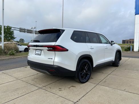 Used 2024 Toyota Grand Highlander Limited AWD/4WD image 11