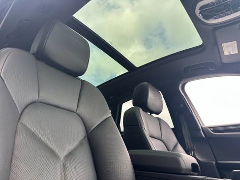 Used 2025 Porsche Macan image 17