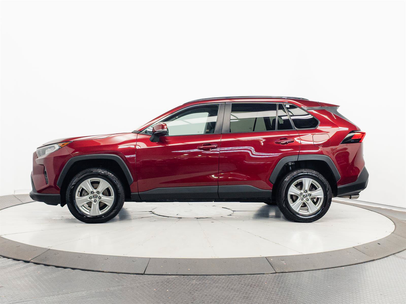 Certified 2021 Toyota RAV4 XLE w/ Convenience Package AWD/4WD image 10