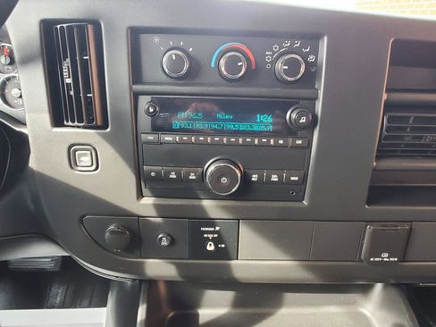 Used 2015 Chevrolet Express 2500 RWD image 12