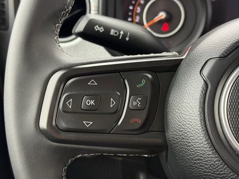 Used 2025 Jeep Gladiator Sport image 19