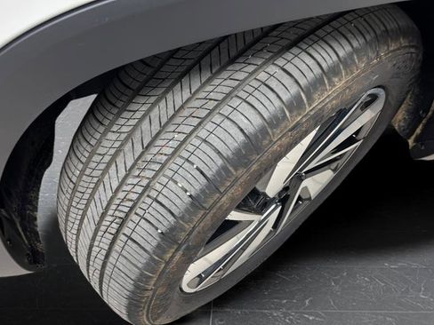 Used 2025 Volkswagen Atlas SE image 30