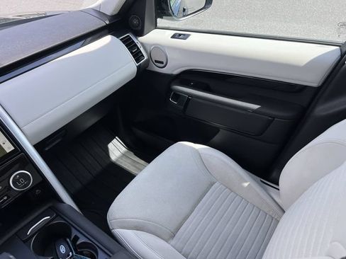 Used 2024 Land Rover Discovery S AWD/4WD image 16