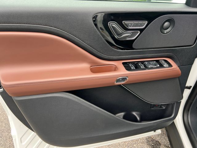 New 2026 Lincoln Aviator Reserve w/ Illumination Package RWD image 11
