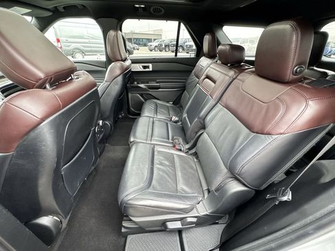 Used 2020 Ford Explorer Platinum w/ Premium Technology Package image 25