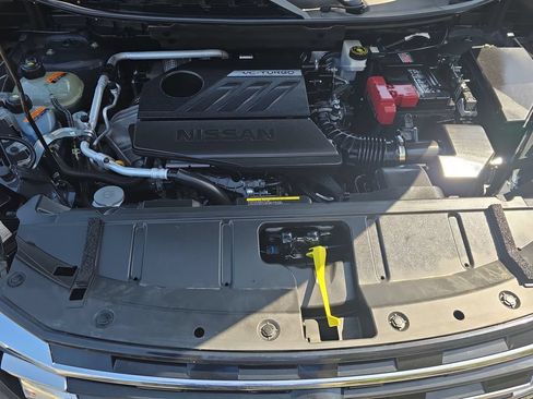 Used 2025 Nissan Rogue SV FWD image 19