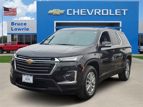Used 2023 Chevrolet Traverse LT image 1