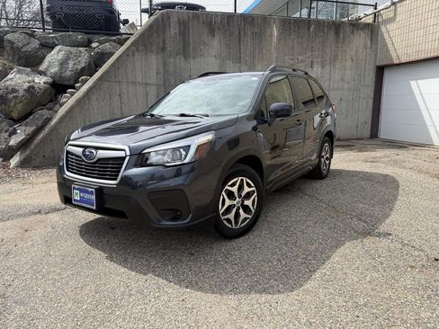 Used 2019 Subaru Forester Premium image 1