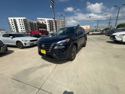 Used 2025 Nissan Rogue SV FWD image 6