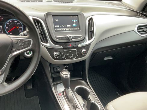 Used 2018 Chevrolet Equinox LS FWD image 16