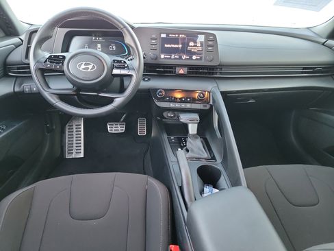 Certified 2025 Hyundai Elantra Sport w/ Cargo Package image 6