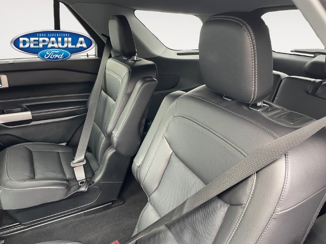 Used 2024 Ford Explorer Limited w/ Limited Technology Package AWD/4WD image 17