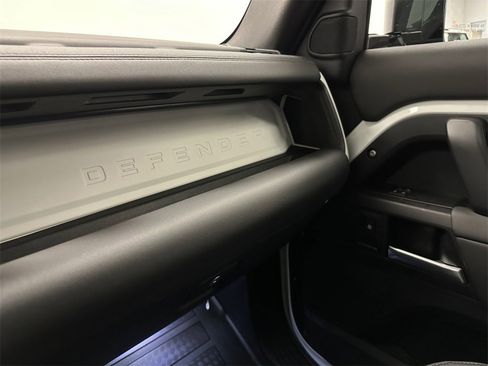 Used 2025 Land Rover Defender 110 S image 21