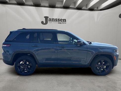 New 2026 Jeep Grand Cherokee Limited w/ Limited Altitude Package AWD/4WD image 5