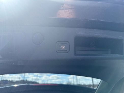 Used 2020 Chevrolet Equinox LT w/ Driver Convenience Package image 24