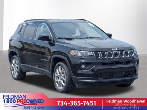 Used 2024 Jeep Compass Latitude image 1