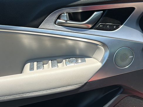 Used 2019 Genesis G70 2.0T Sport RWD image 16