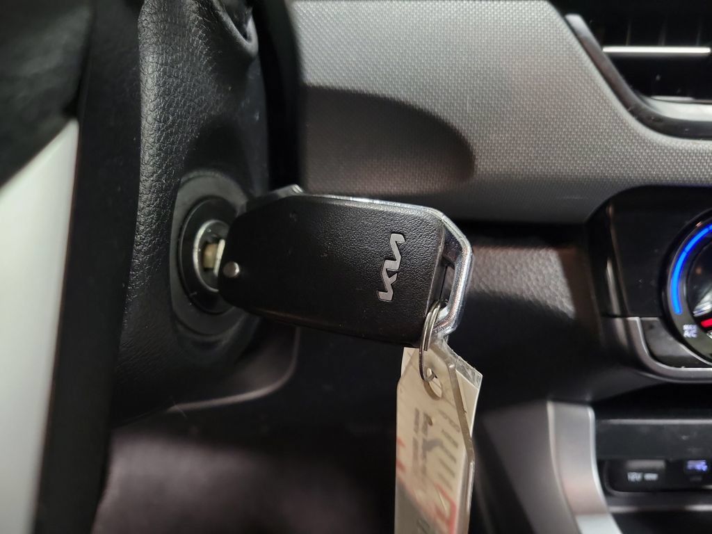 Used 2025 Kia Seltos LX AWD/4WD image 21