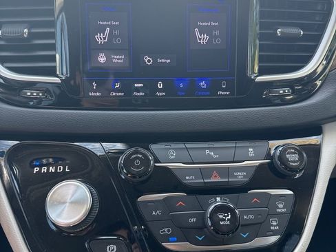 Certified 2019 Chrysler Pacifica Touring-L image 10
