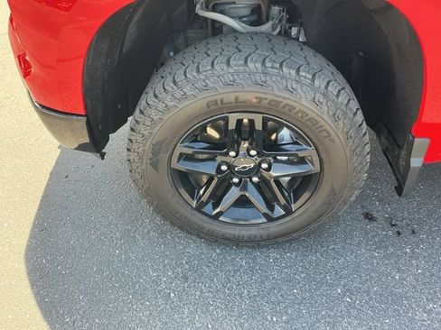 Used 2024 Chevrolet Silverado 1500 LT Trail Boss w/ LT Trail Boss Premium Package AWD/4WD image 11