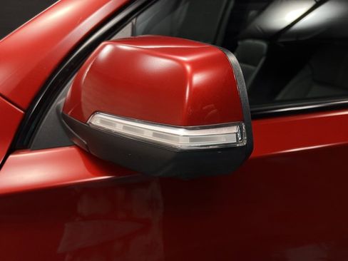 Used 2023 Chevrolet Traverse RS image 31